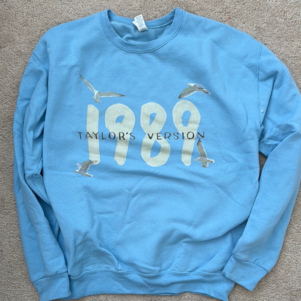 1989 crewneck • M NOT TAYLOR MERCH